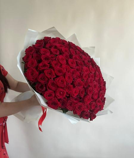 Букет из 101 красной розы 50 см «Ред Наоми»